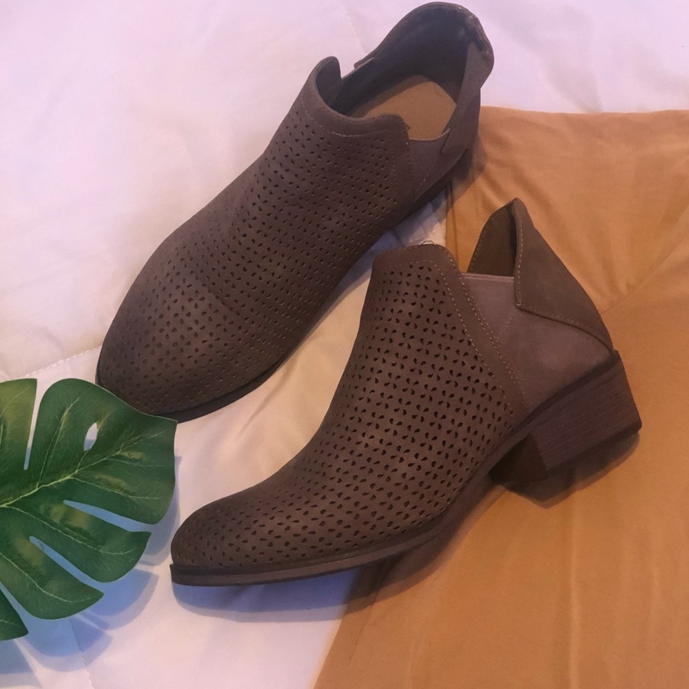 Anklet boots